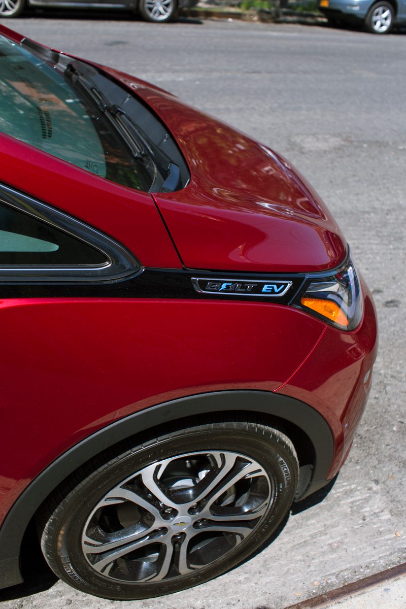 Illustration for article titled The 2018 Chevrolet Bolt EV Makes the Electric Car Feel Normal, and That’s the Point